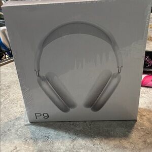 NWOT P9 Over-Ear Wireless Headphones in Light Gray